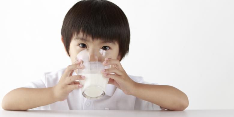 Amankah Minum Susu Saat Perut Kosong?